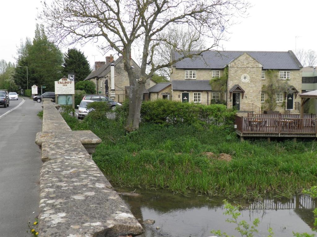 The Talbot Inn Eynsham Eksteriør billede