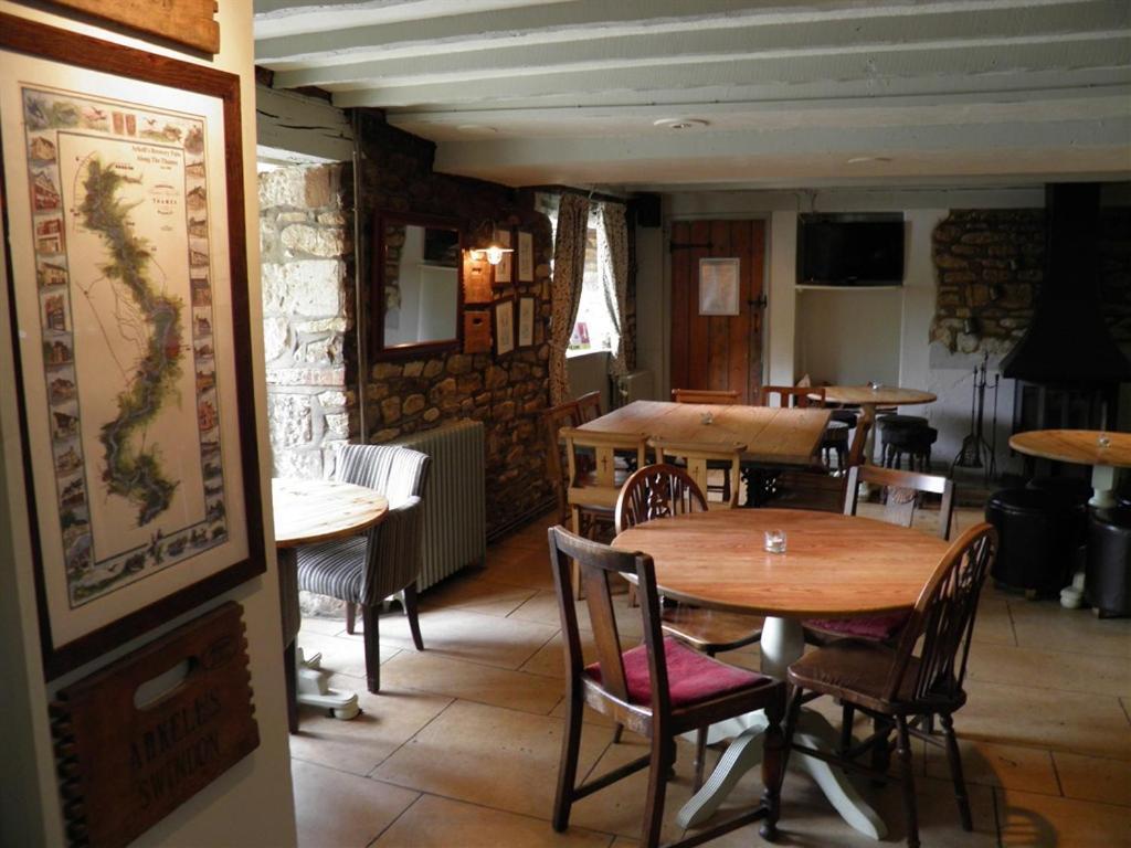 The Talbot Inn Eynsham Eksteriør billede